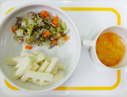 離乳食の一例（完了期食）